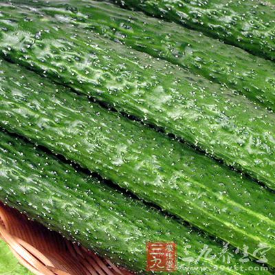 链霉素、红霉素、庆大霉素等药物的杀菌力在碱性环境中强,用药时多吃菠菜、黄瓜、胡萝卜等碱性食物;服用四环素类、呋喃妥因时,应食用鱼、肉、蛋、鸡、酸菜、山楂、果汁等偏酸性食物可提高疗效。 链霉素、红霉素、庆大霉素等药物的杀菌力在碱性环境中强,用药时多吃菠菜、黄瓜、胡萝卜等碱性食物;服用四环素类、呋喃妥因时,应食用鱼、肉、蛋、鸡、酸菜、山楂、果汁等偏酸性食物可提高疗效。