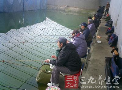 冬季在大水域手竿钓鱼，犹如大海捞针，往往不尽人意，甚至空手而归