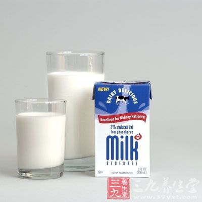 牛奶什么时候喝最好 十类人睡前别喝牛奶
