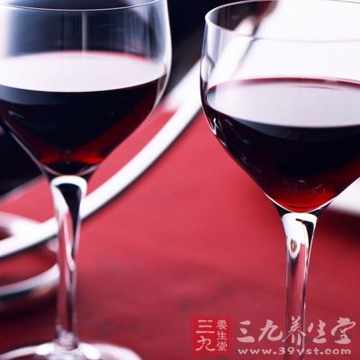 酒可謂是肝病大忌，酒精可以在體內(nèi)轉(zhuǎn)化為乙醛直接損害受損的肝臟;煙中含有多種有毒物質(zhì)，不僅損害肝功能而且會抑制肝細胞再生與修復功能，因此建議丙肝患者須戒煙酒。