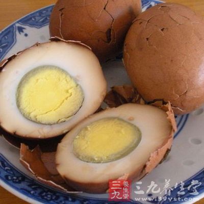 煮一坨鸡蛋，把蛋壳和蛋黄去掉，留下蛋白，包一个银戒指之类的小银器在里边