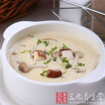 养颜食谱三：木瓜鱼尾花生汤