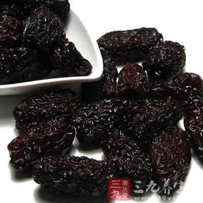 黑枣性温味甘,富含蛋白质、糖类 黑枣性温味甘,富含蛋白质、糖类