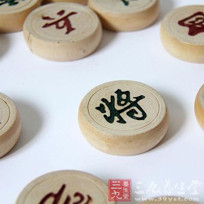 社会上有些人靠摆棋滩谋生。他们所摆出的象棋残局称之为江湖排局或江湖残局