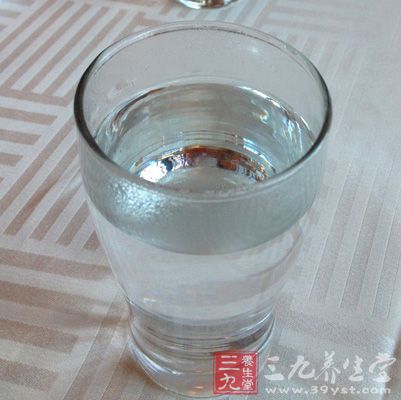 冬季一般每日补水应很多于2000-3000毫升