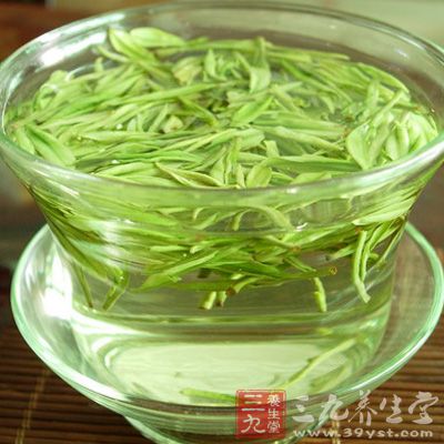 白茶比红茶、绿茶在制作方法上更为简单