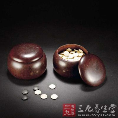 孩子在遇到勝負(fù)的競(jìng)爭(zhēng)時(shí)，可能會(huì)表現(xiàn)得不夠自信，害怕競(jìng)爭(zhēng)