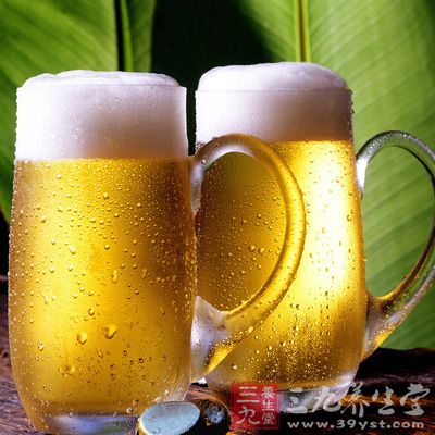 啤酒是夏秋季防暑降溫解渴止汗的清涼飲料