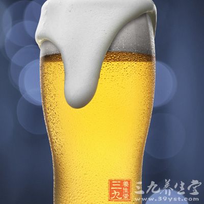 鮮啤酒中所含的鮮酵母可以促進(jìn)胃液分泌