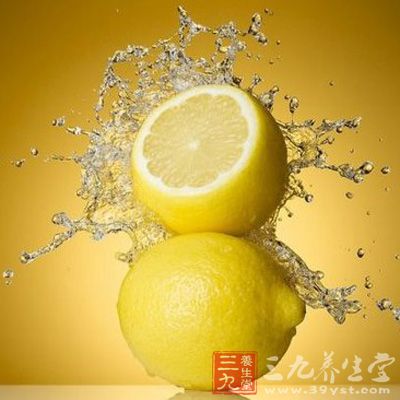 柠檬含有维生素C、维生素E、缮食纤维、钙、钾等营养素