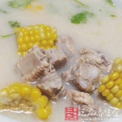 别应限制食糖和同类甜食的摄入量，适当多选用高蛋白、高脂肪和低碳水化合物的食物