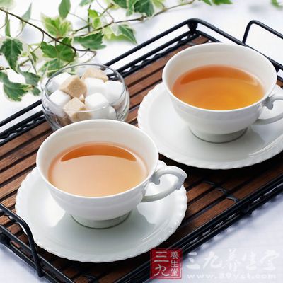 临睡前喝一杯浓杜仲茶效果特好