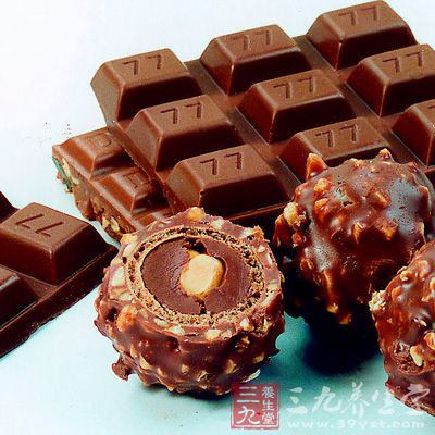 糖尿病患者应少吃或不吃巧克力，但可吃无糖巧克力