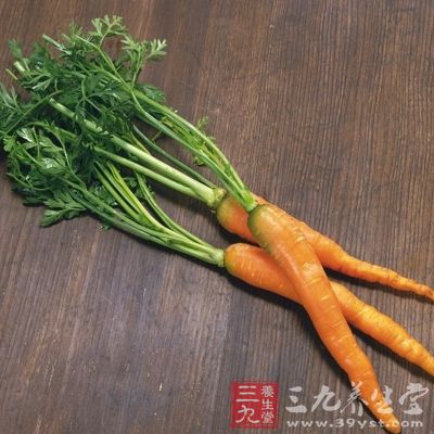 每天进食一些胡萝卜，还可以刺激胃肠的血液循环，改善消化系统，抵抗导致疾病、老化的自由基