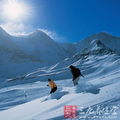 箕轮滑滑雪场位于福岛县标高1,050m之处,在清新的空气中享受优雪质的滑雪乐趣