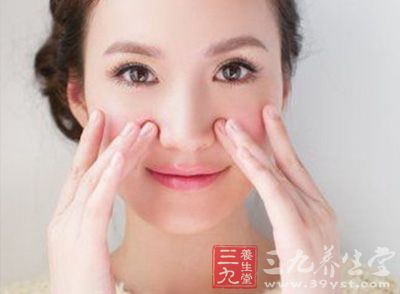 怎样才能瘦脸 按摩加食疗帮你快速塑小脸