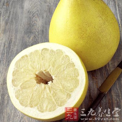 柚子皮具有理气化痰、止咳、平喘的功效