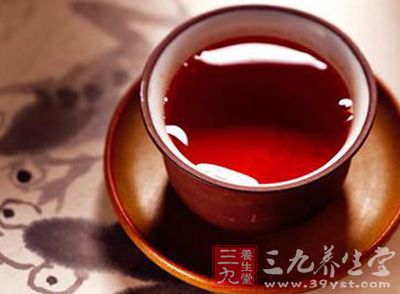 浓茶中咖啡因含量则更高