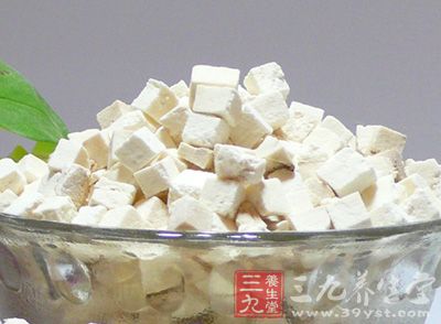 祛湿热用茯苓、白茅根