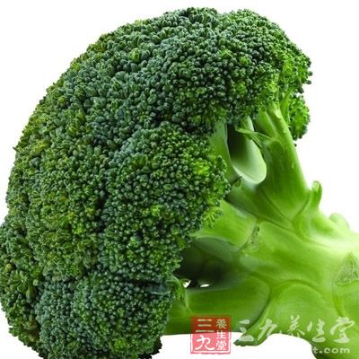 西兰花：西兰花含有抗氧化防癌症的微量元素，长期食用可以减少乳腺癌