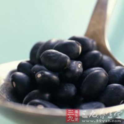 扁豆也因其可溶性纤维含量高而著称，研究显示，可溶性膳食纤维不仅能降低胆固醇，还能增强免疫力