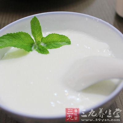 酸奶还含有8种酸性寡糖、5种中性寡糖、唾液乳糖及乳糖