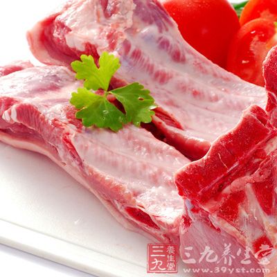 草排   外观   小排是指猪腹腔靠近肚腩部分的排骨,也就是一整块