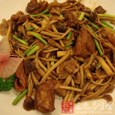 茶树菇炒鸡肉