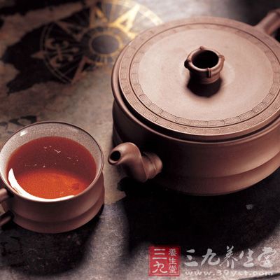 黑茶中的咖啡碱、维生素、氨基酸、磷脂等有助于人体消化