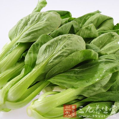 多吃绿色蔬菜，如油菜、青菜、芹菜等