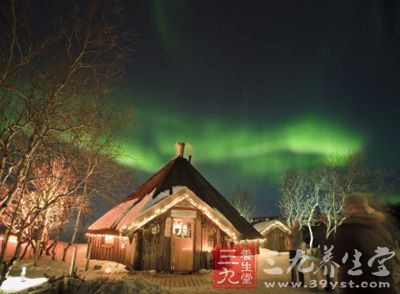 “极光”(the Aurora)是以罗马黎明女神的名字命名