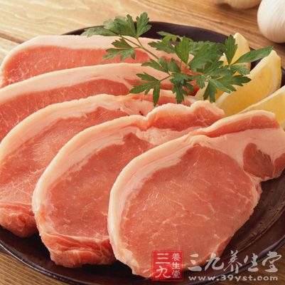 肉皮蛋白质的含量为猪肉的2.5倍，碳水合物比猪肉高4倍多