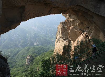 密云云佛山滑雪场，在雪地任意驰骋