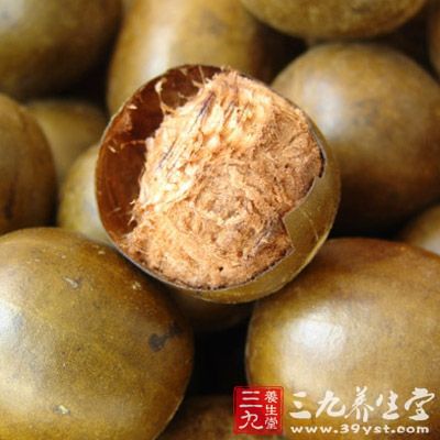 很多人都知道用罗汉果来泡茶可以缓和喉咙疼痛