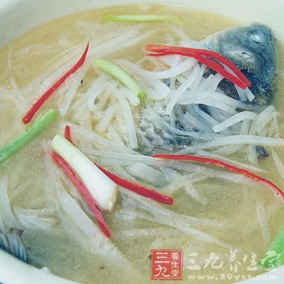 鲜鲤鱼1条约500克，赤小豆100克，冬瓜200克