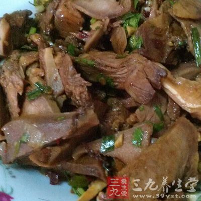 炒豬舌頭 ，食材，主料，豬舌頭250g，青椒50g