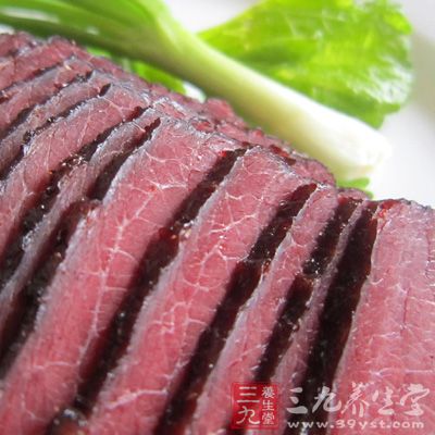 鹵好的肉在湯汁里泡一泡會(huì)更入味