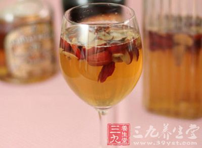 除燥補(bǔ)血的蜂蜜紅棗水