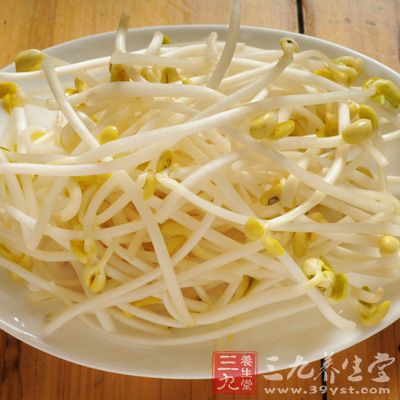 黄豆、绿豆中含有大量的蛋白质、脂肪和碳水化合物