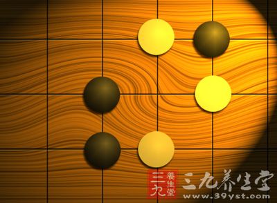 围棋的自由行棋规则为想象力的发挥和创造力的实现提供了空间和机遇