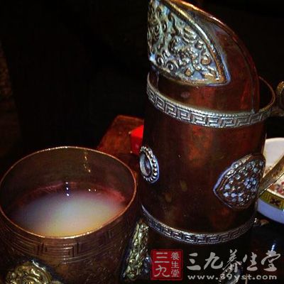 膳食纤维含量是小麦的15倍，具有清肠通便、清除体内毒素等有良好功效