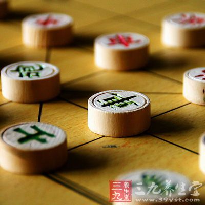 象棋是一种很好玩的快乐游戏，它可以激发小朋友的学习兴趣，寓教于乐