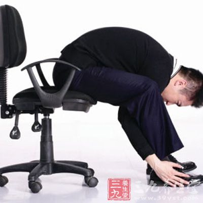 右后背疼是什么原因 5个疾病会引起后背疼