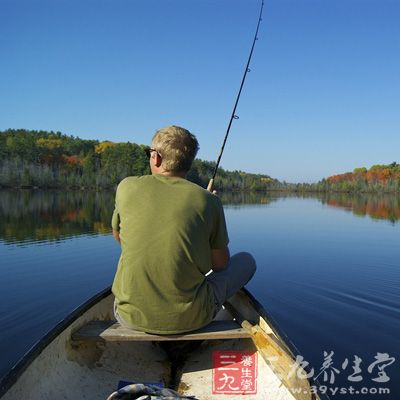 要根據(jù)不同的季節(jié)選擇出釣時(shí)間，因?yàn)榧竟?jié)不同，魚的活動(dòng)規(guī)律也不一樣