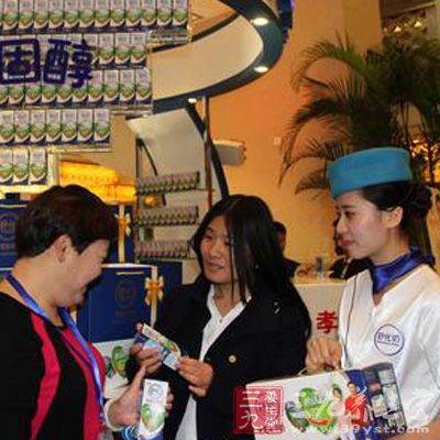 2015年伊利液态奶客户大会在广州召开(2)