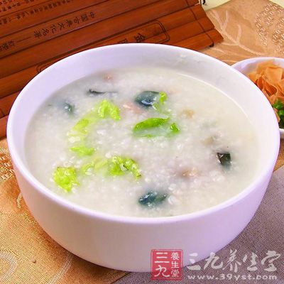 恢复饮食的头三天，好先从吃粥、吃豆腐等开始