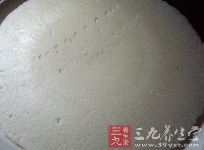 特制茯苓饼烘模一副，即两块圆形铁片，一端有绞链相连