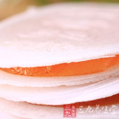 上3味加水适量，调成糊，以微火在平锅里摊烙成极薄的煎饼