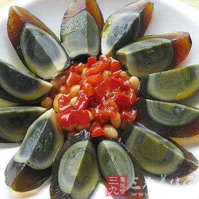 两个thigh quarter,大米,皮蛋,花生,吞拿鱼,盐,葱花,芝麻 两个thigh quarter,大米,皮蛋,花生,吞拿鱼,盐,葱花,芝麻