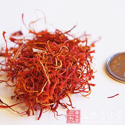 對(duì)紅花油過(guò)敏者禁用，如果使用者是過(guò)敏體質(zhì)也要慎用